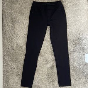 Black leggings with faux pockets